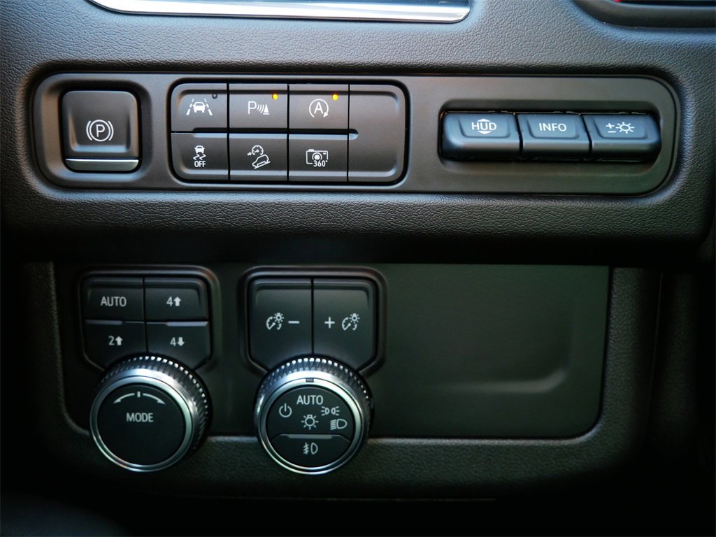 Used 2023 GMC Yukon AT4 w/ AT4 Premium Package image 19