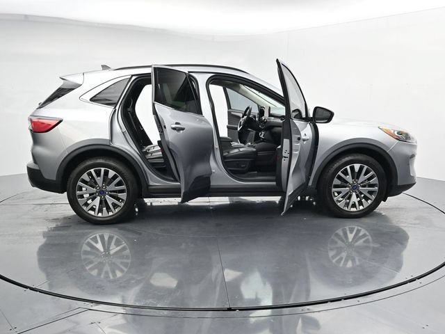 Certified 2022 Ford Escape Titanium w/ Class II Trailer Tow Package AWD/4WD image 37