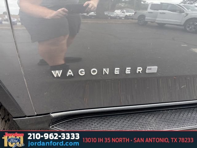Used 2022 Jeep Wagoneer Series III AWD/4WD image 4