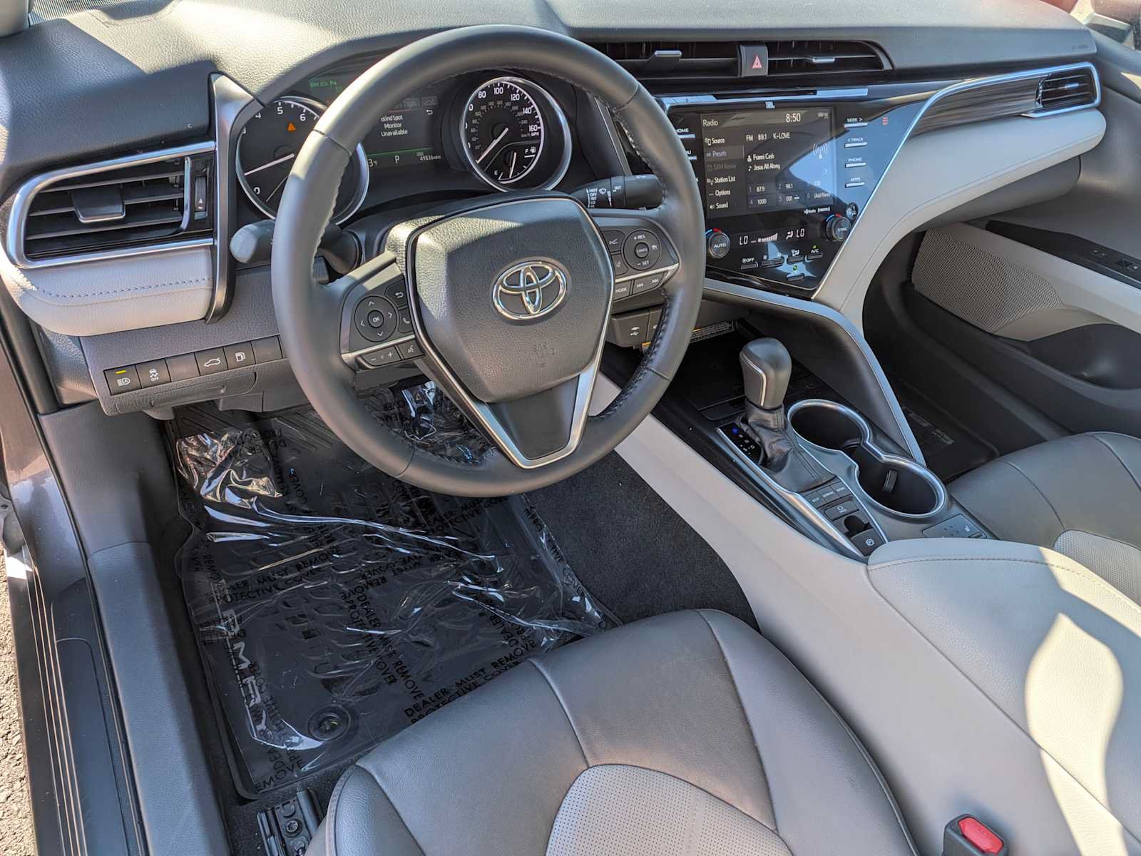 Used 2018 Toyota Camry XLE FWD image 2