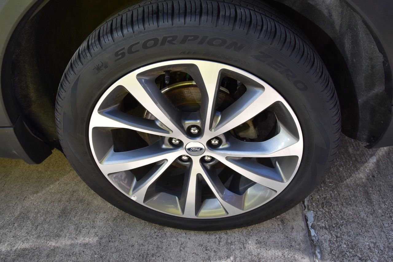 Certified 2025 Ford Explorer Platinum w/ Ultimate Package image 12