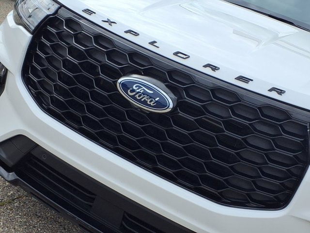 Certified 2025 Ford Explorer ST-Line AWD/4WD image 26