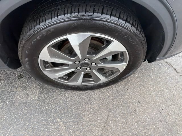 Certified 2025 Ford Escape Platinum AWD/4WD image 10