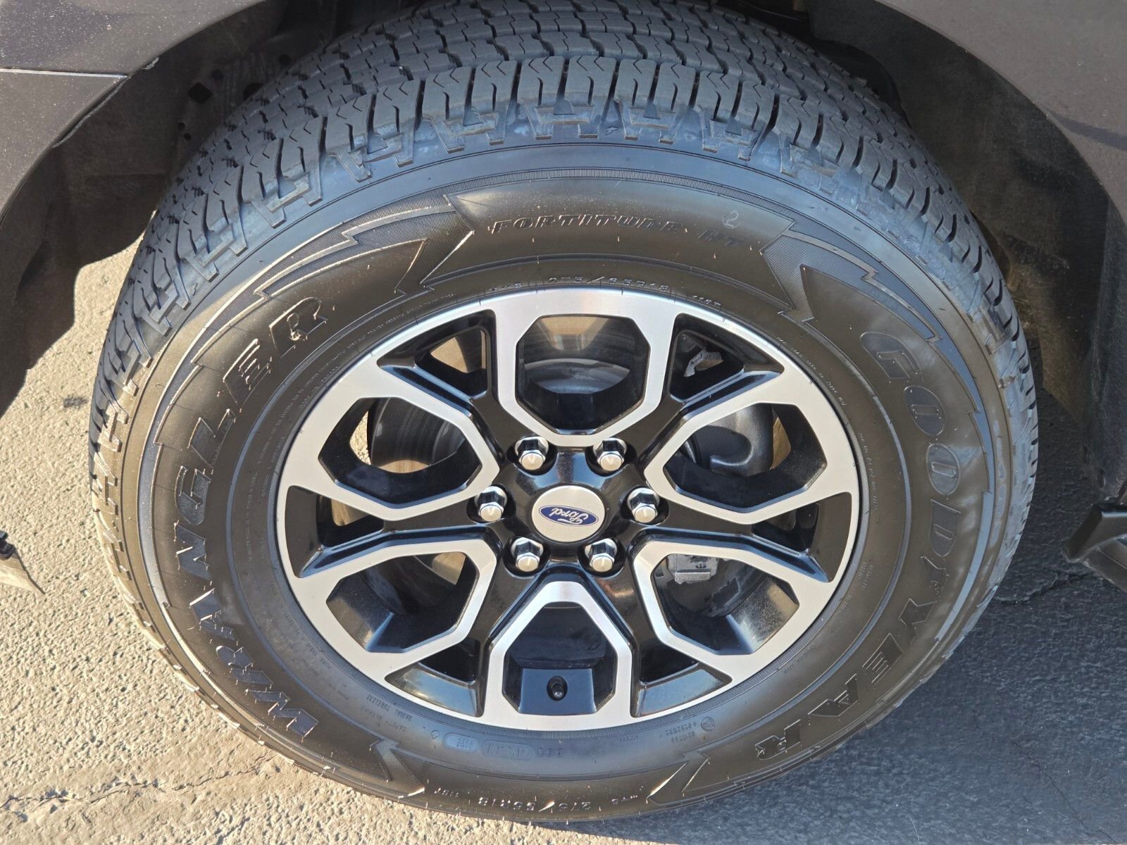 Certified 2024 Ford Expedition Max XLT image 9