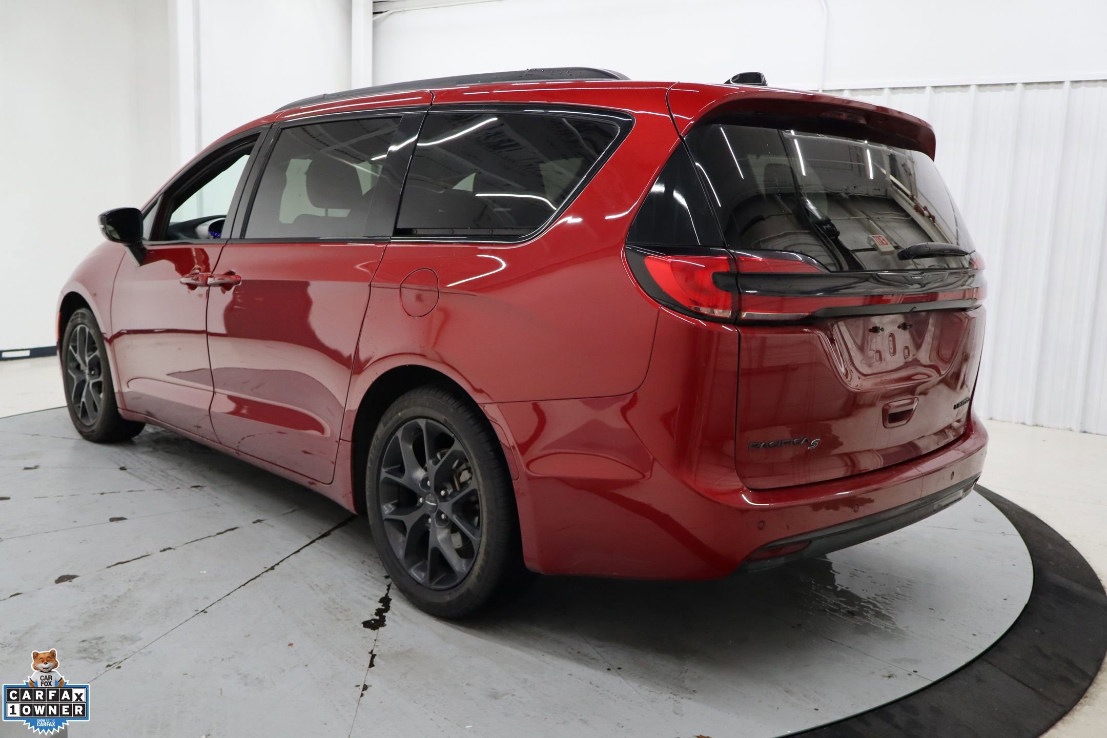 Used 2025 Chrysler Pacifica Limited image 8