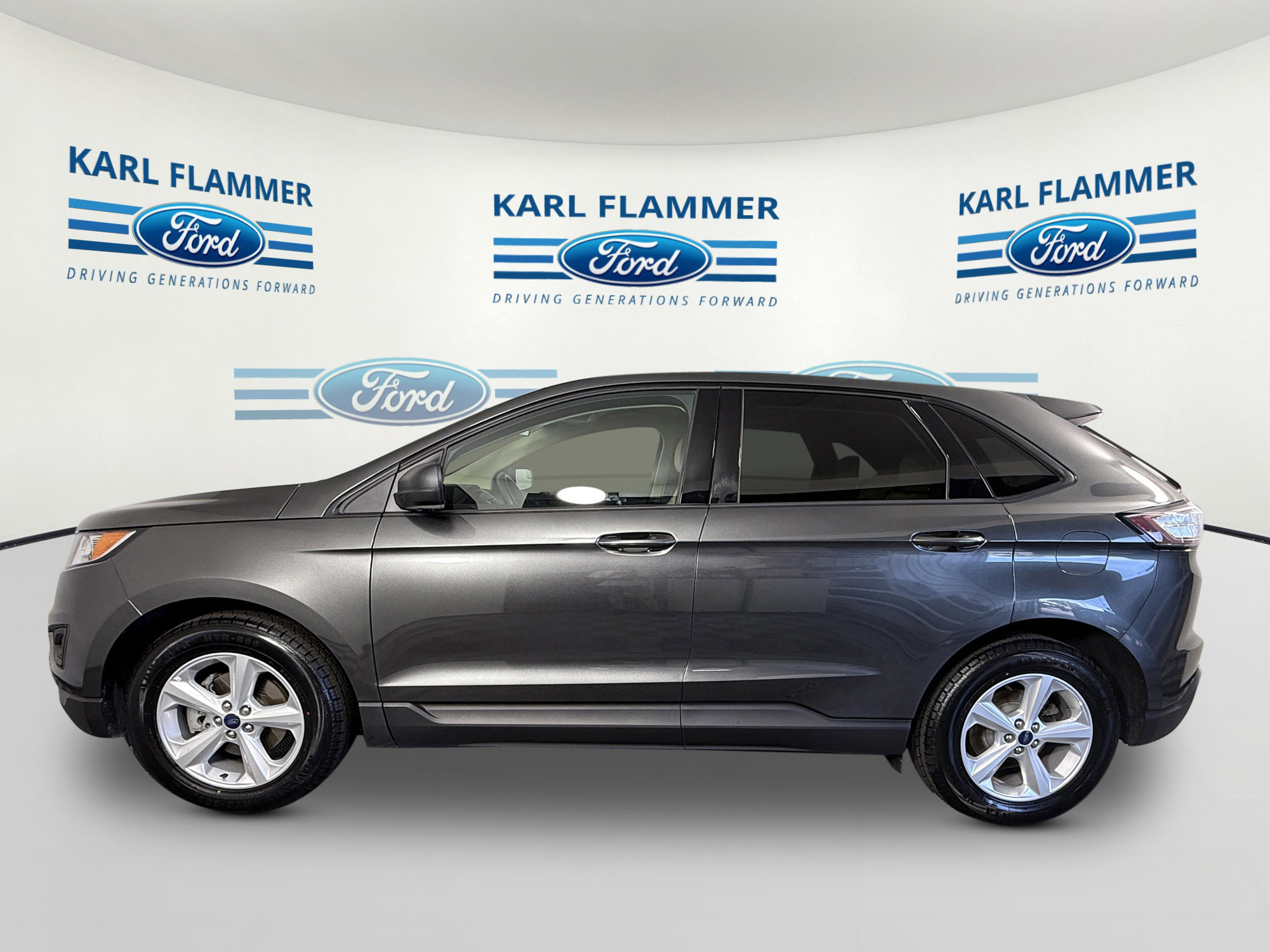 Certified 2018 Ford Edge SE image 5