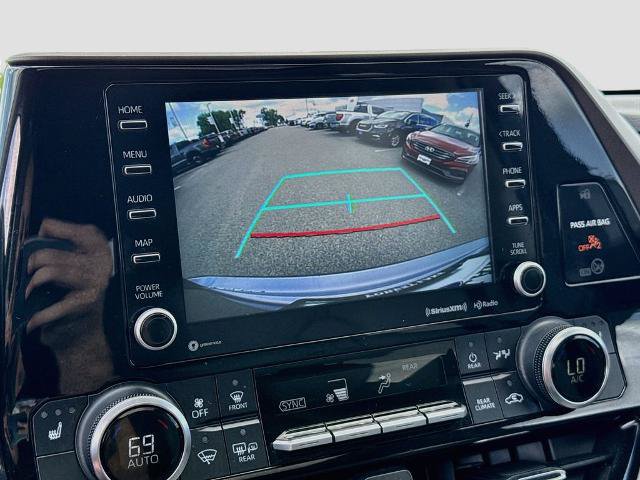 Used 2022 Toyota Highlander XLE FWD image 11