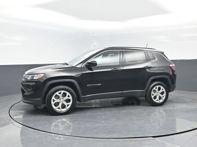 Used 2024 Jeep Compass Latitude AWD/4WD image 4