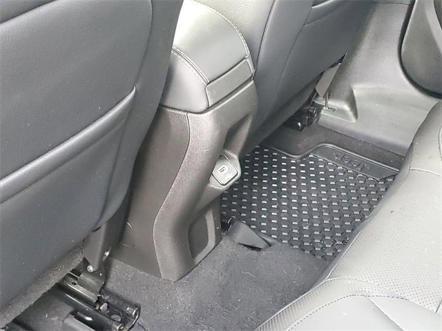 Used 2023 Jeep Renegade Limited image 23