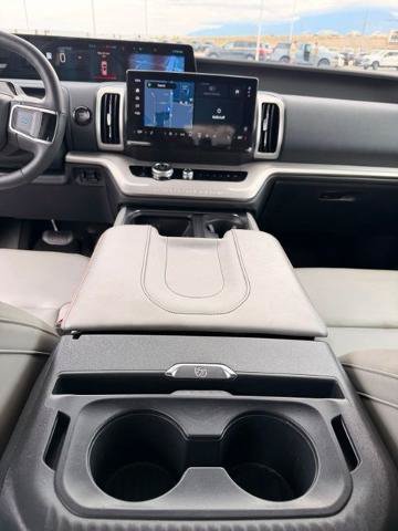 Certified 2025 Ford Expedition Active AWD/4WD image 9