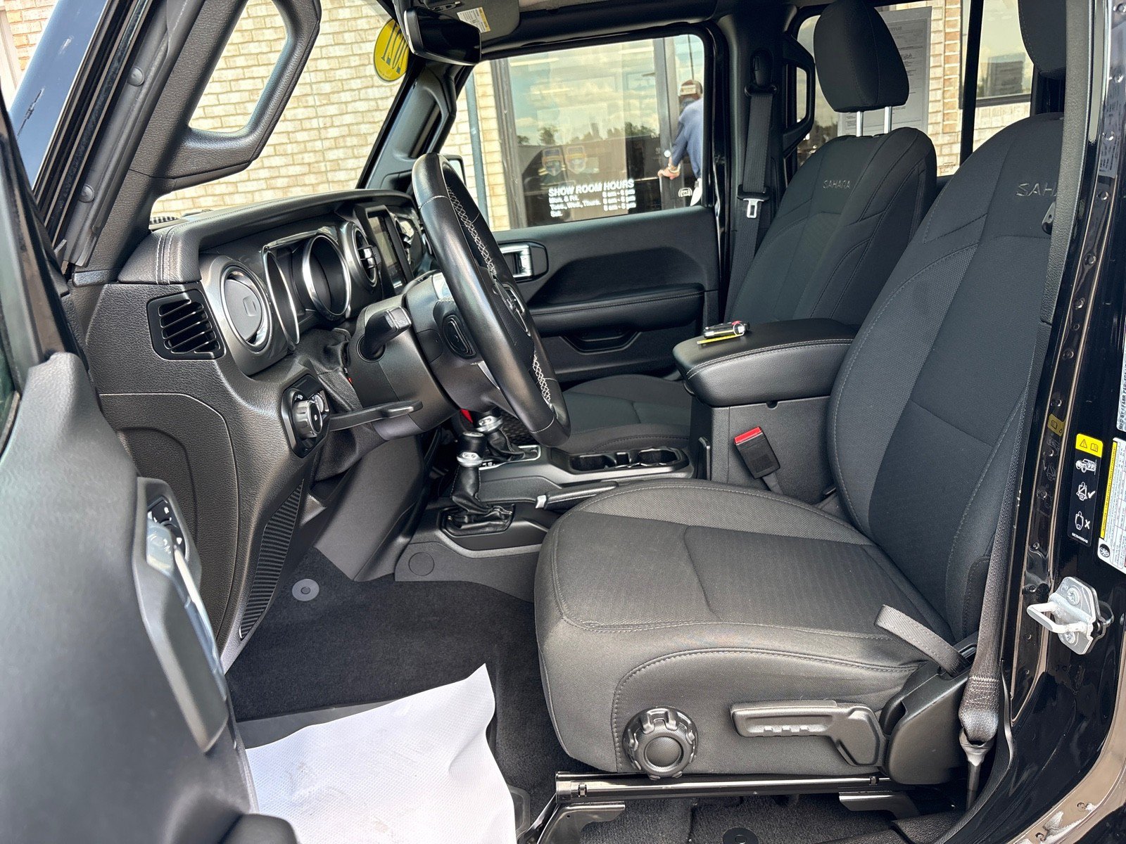 Used 2021 Jeep Wrangler Unlimited Sahara w/ Uconnect 4C Nav & Sound Group AWD/4WD image 4