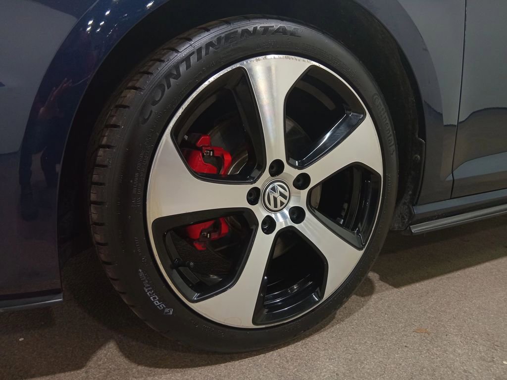 Used 2017 Volkswagen Golf S image 13