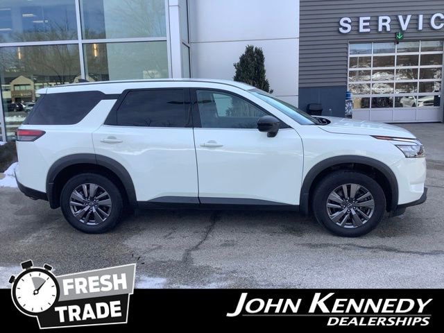 Used 2023 Nissan Pathfinder S image 3