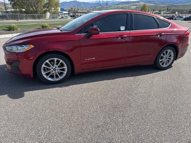 Certified 2019 Ford Fusion SE FWD image 2