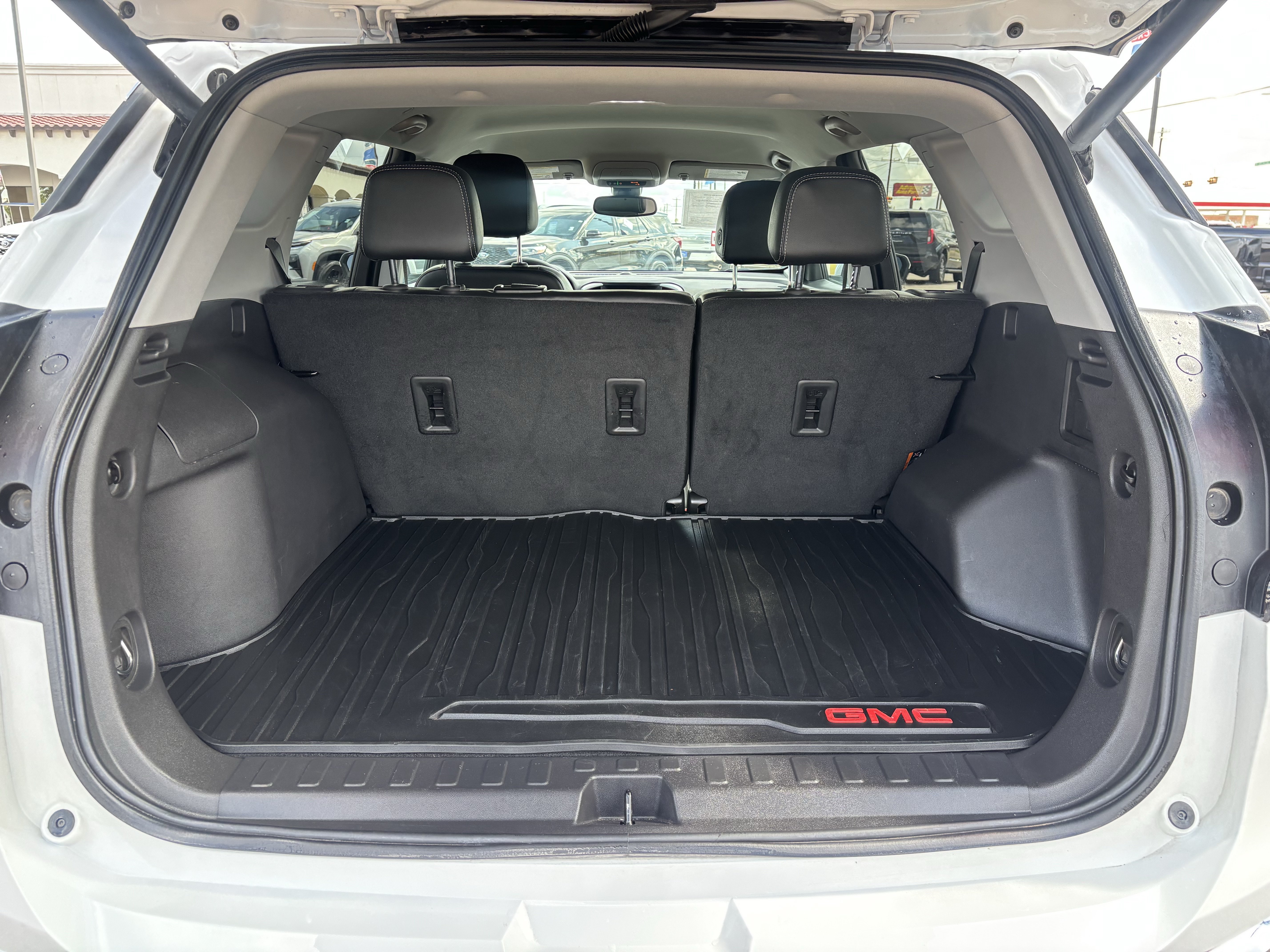Used 2024 GMC Terrain SLT AWD/4WD image 18