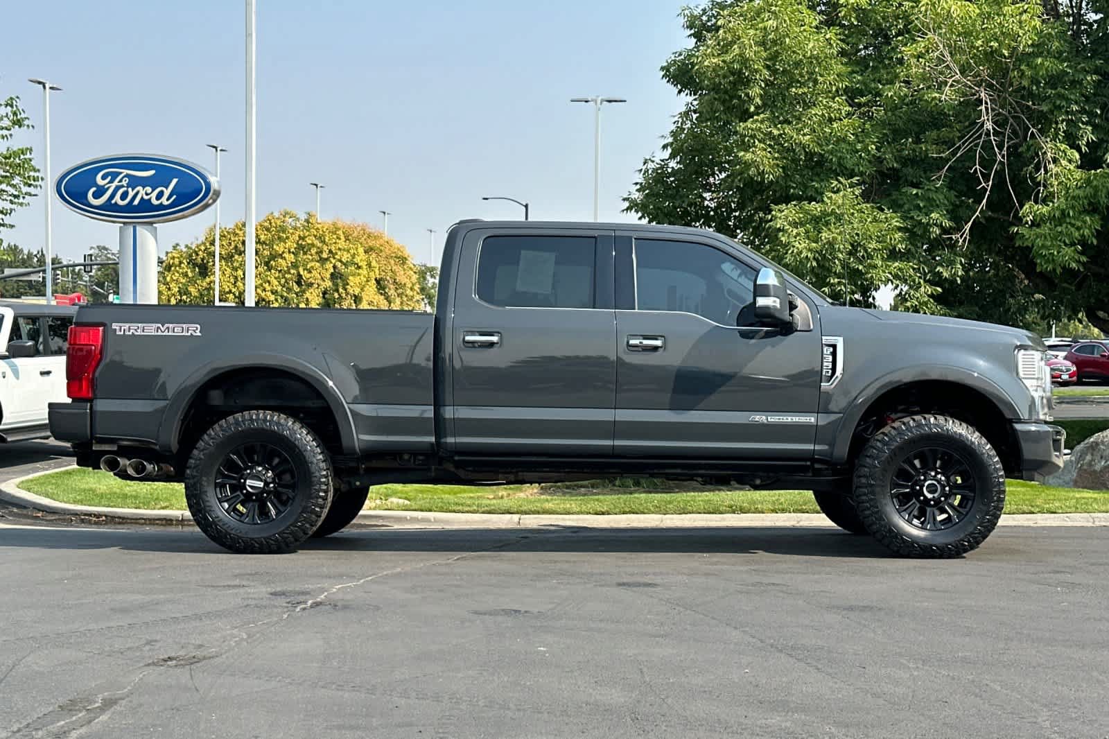 Certified 2021 Ford F350 Platinum w/ Tremor Off-Road Package AWD/4WD image 8