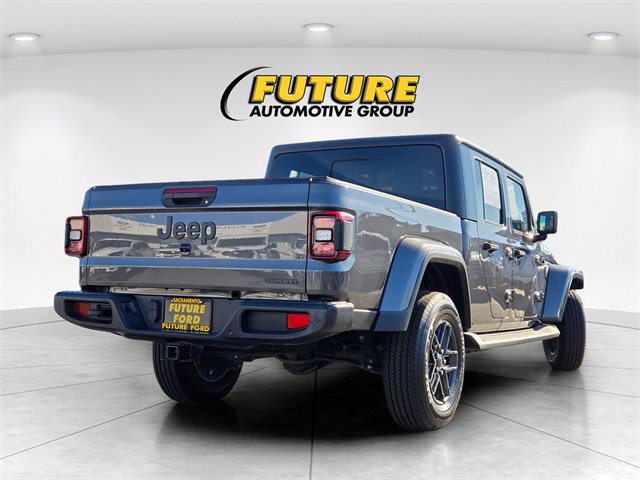 Used 2021 Jeep Gladiator Sport image 3