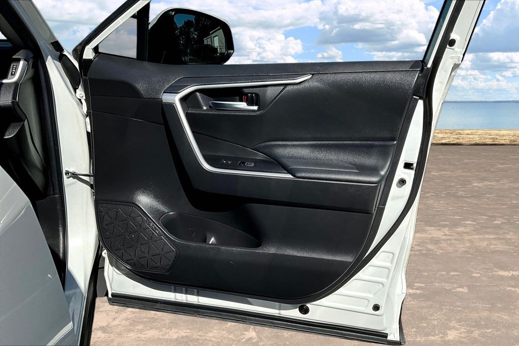 Used 2022 Toyota RAV4 XLE Premium FWD image 30