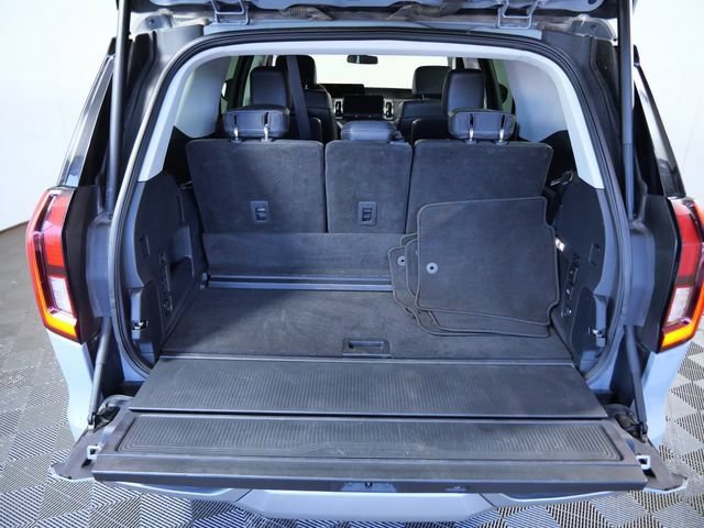 Certified 2025 Ford Expedition Platinum AWD/4WD image 8
