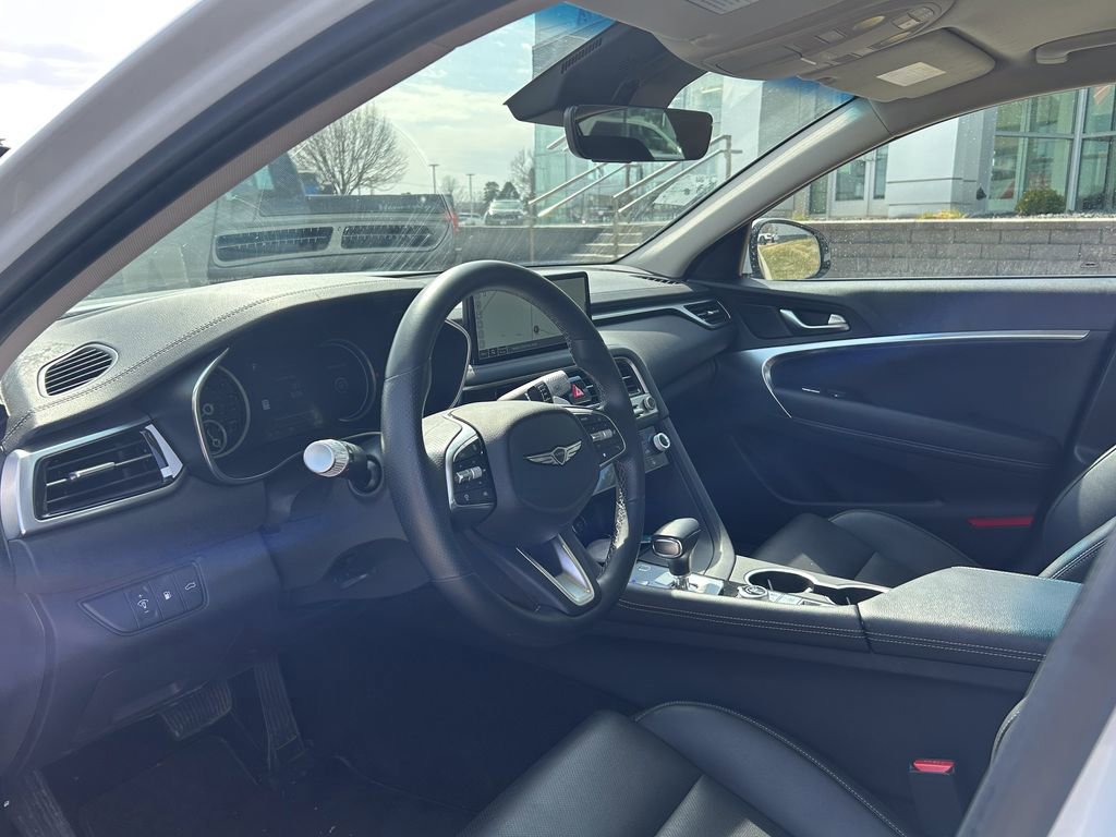 Used 2025 Genesis G70 2.5T image 9