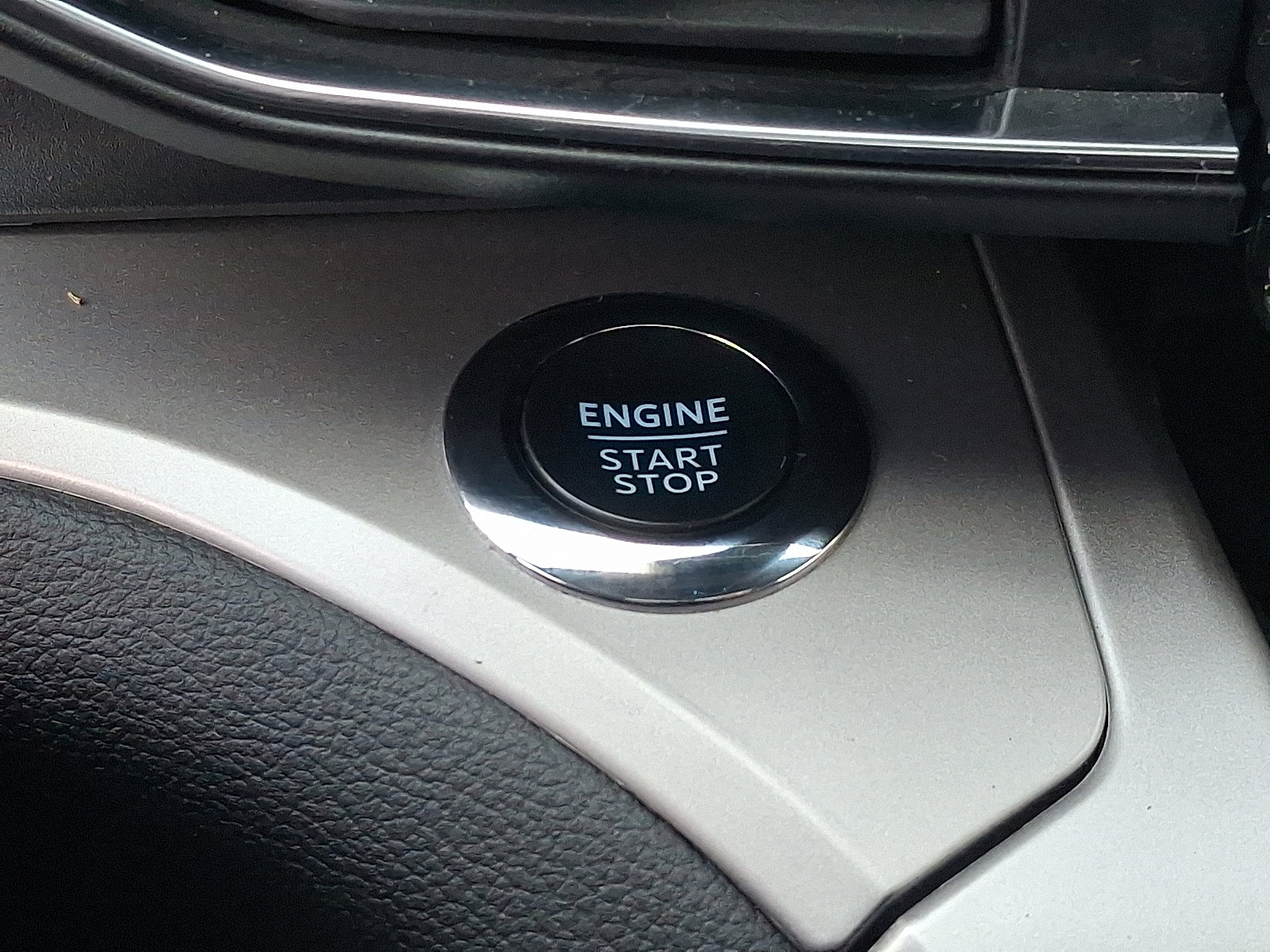 Certified 2022 Ford Explorer XLT w/ Equipment Group 202A image 23