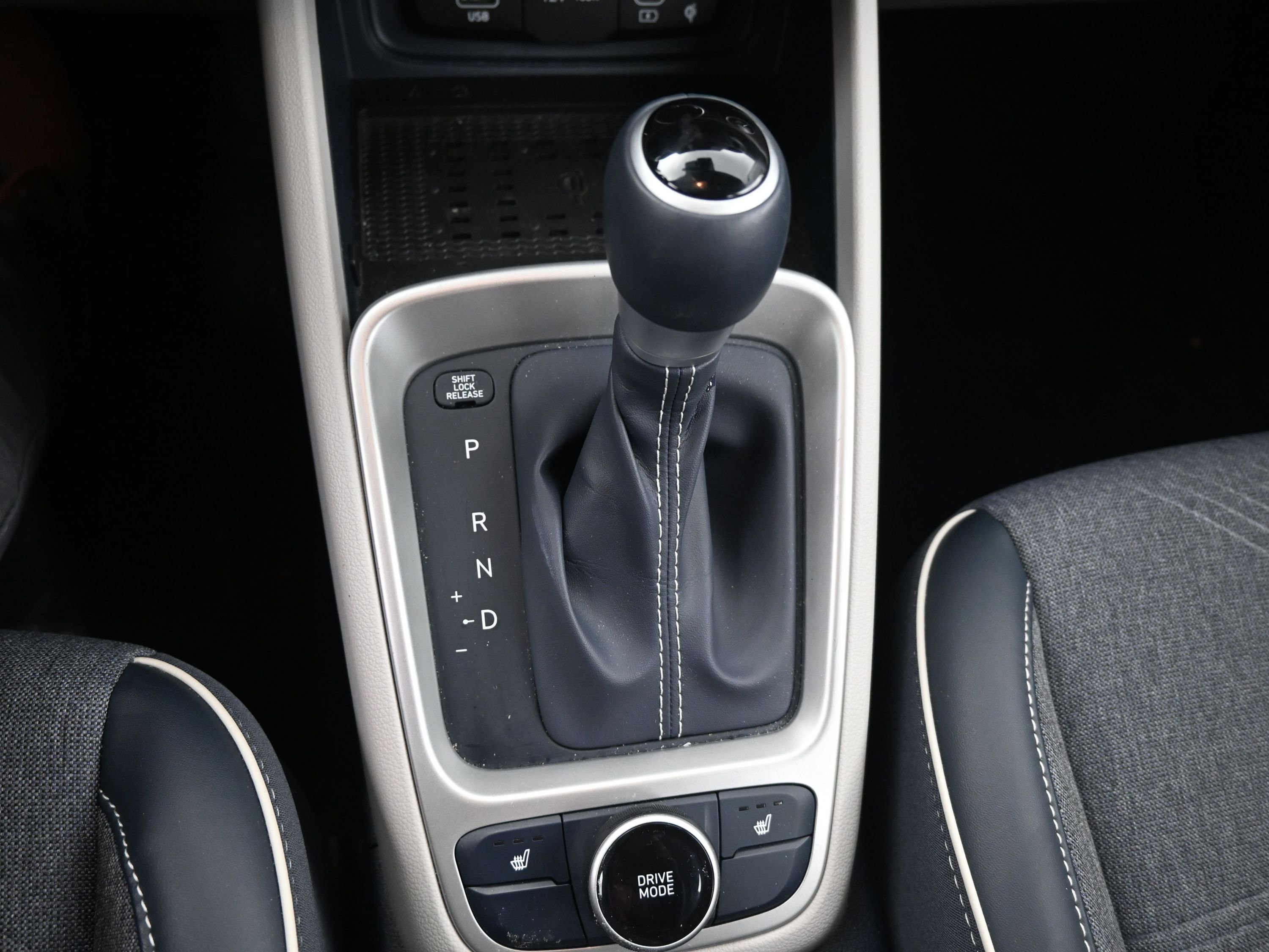 Used 2023 Hyundai Venue Limited w/ Cargo Package image 34