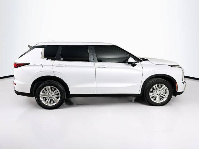 Used 2024 Mitsubishi Outlander ES FWD image 26