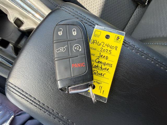 Used 2025 Jeep Compass Latitude w/ Convenience Group AWD/4WD image 20