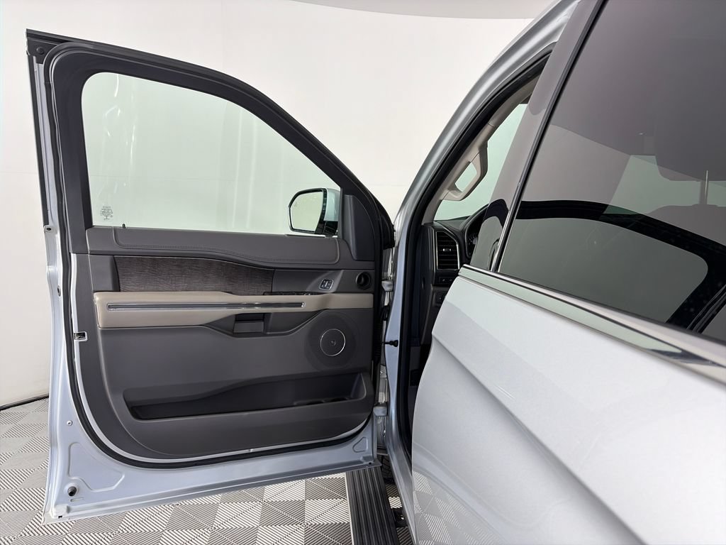 Certified 2018 Ford Expedition Limited w/ Equipment Group 302A AWD/4WD image 10