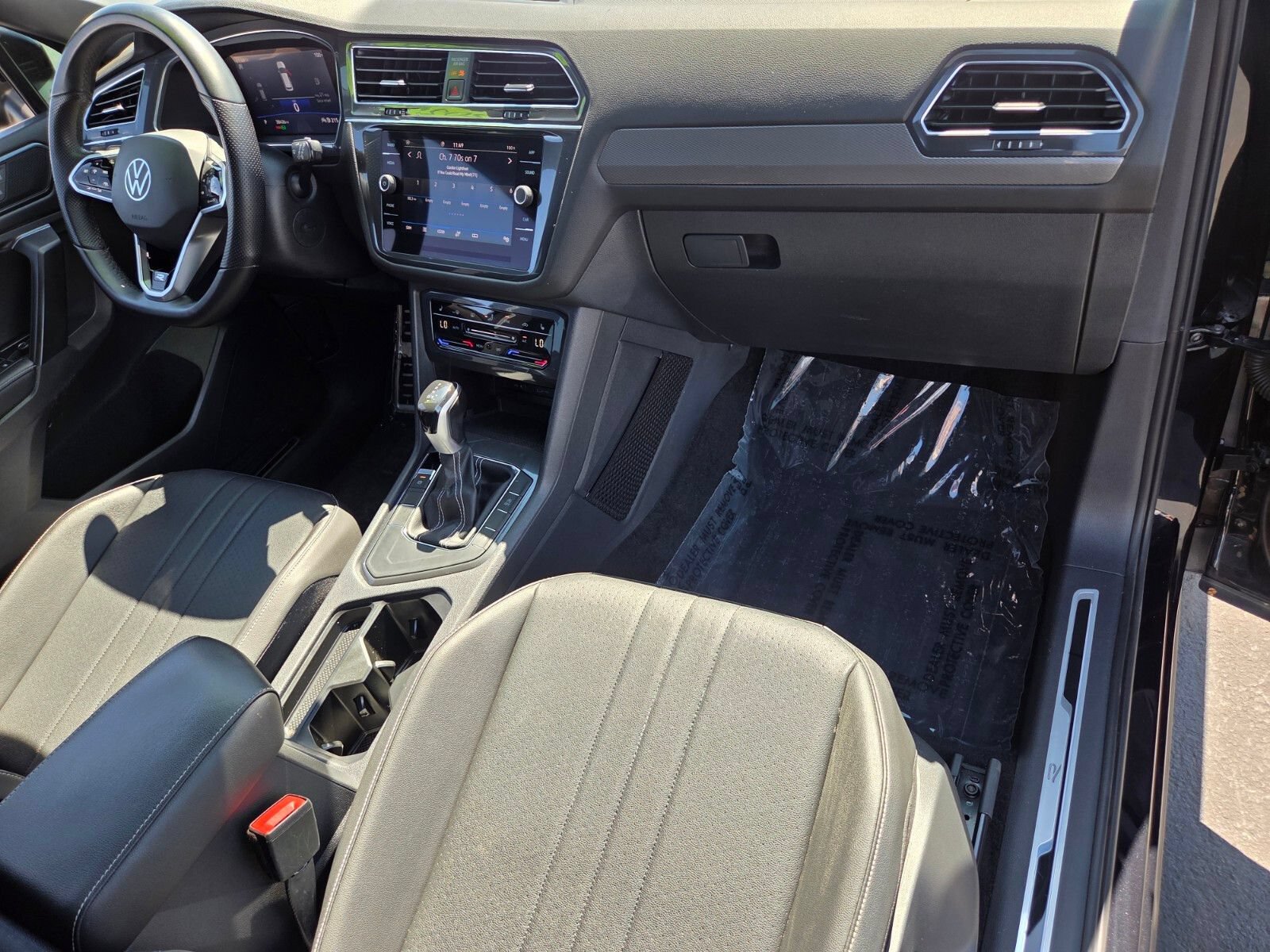 Used 2022 Volkswagen Tiguan SE R-Line FWD image 17