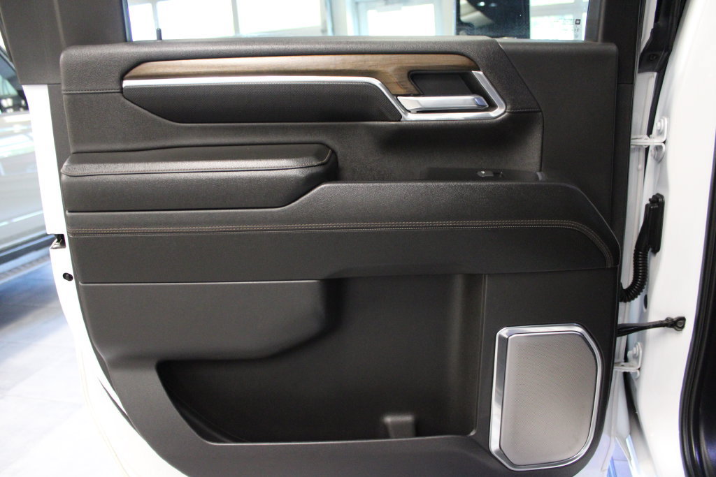 Used 2024 Chevrolet Silverado 3500 High Country w/ High Country Premium Package AWD/4WD image 32