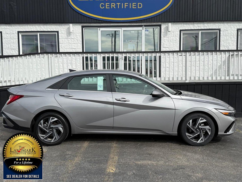 Used 2025 Hyundai Elantra SEL FWD image 4