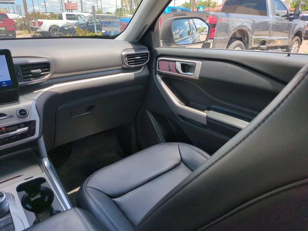 Certified 2021 Ford Explorer XLT w/ Equipment Group 202A RWD image 16