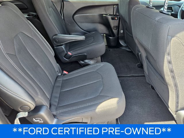 Used 2023 Chrysler Pacifica Touring FWD image 14