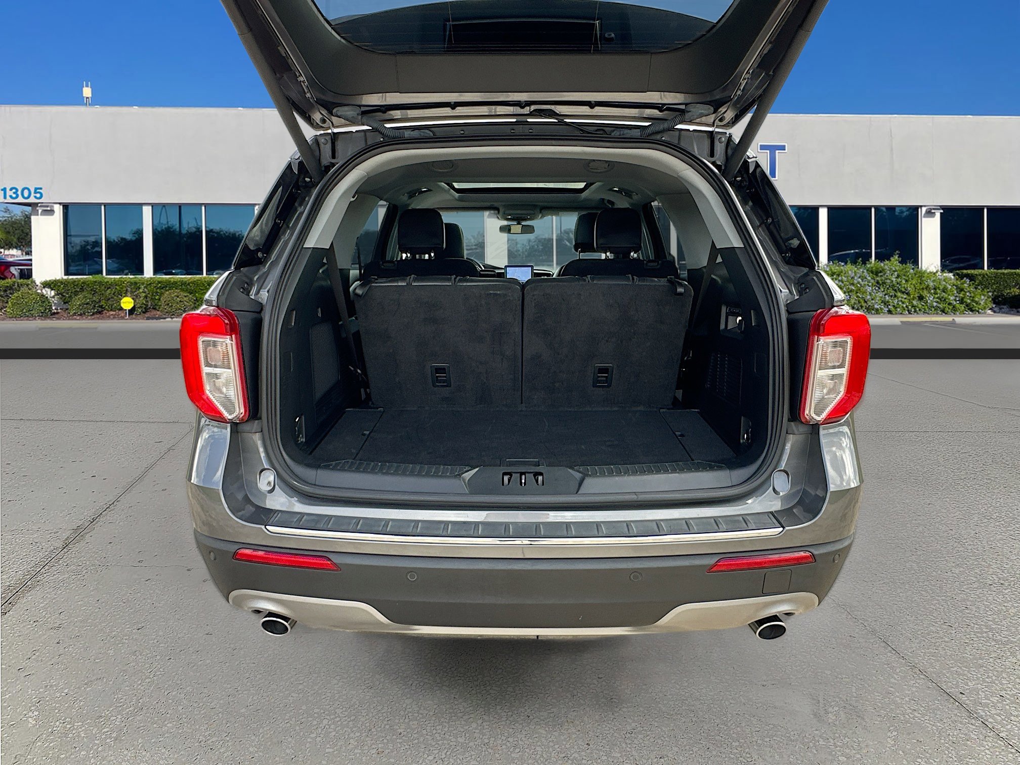 Certified 2022 Ford Explorer Limited w/ Equipment Group 301A image 27