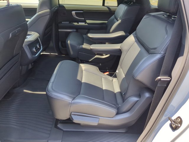 Certified 2025 Ford Expedition Max Platinum w/ Stealth Performance Package AWD/4WD image 31