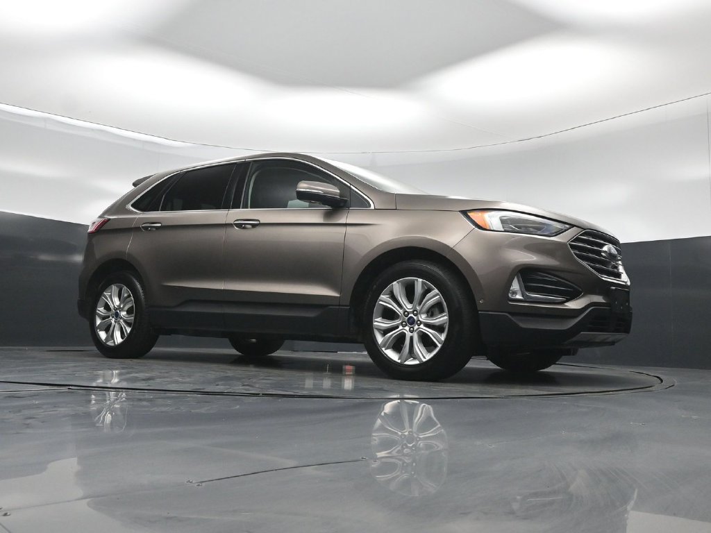 Certified 2019 Ford Edge Titanium w/ Equipment Group 301A FWD image 4