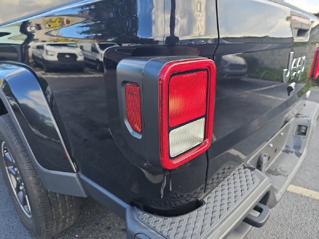 Used 2023 Jeep Gladiator Overland AWD/4WD image 35