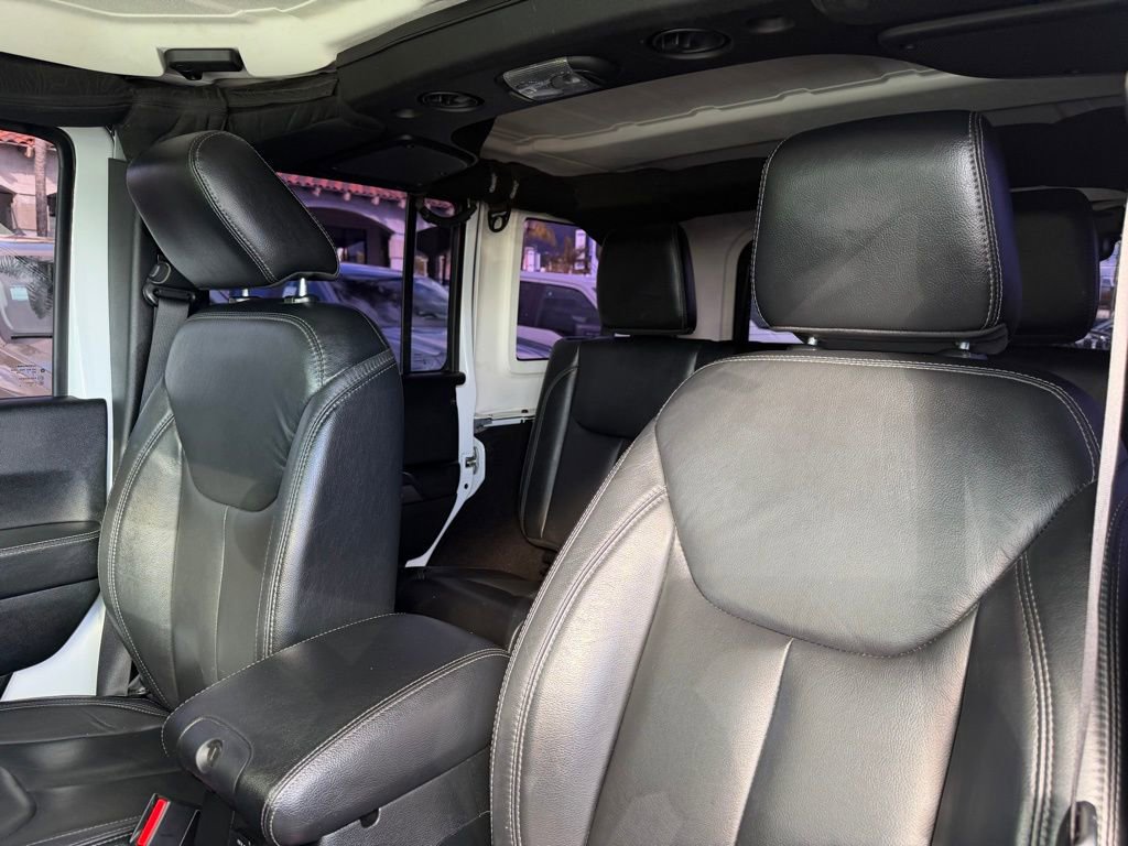 Used 2018 Jeep Wrangler Unlimited Sahara image 18