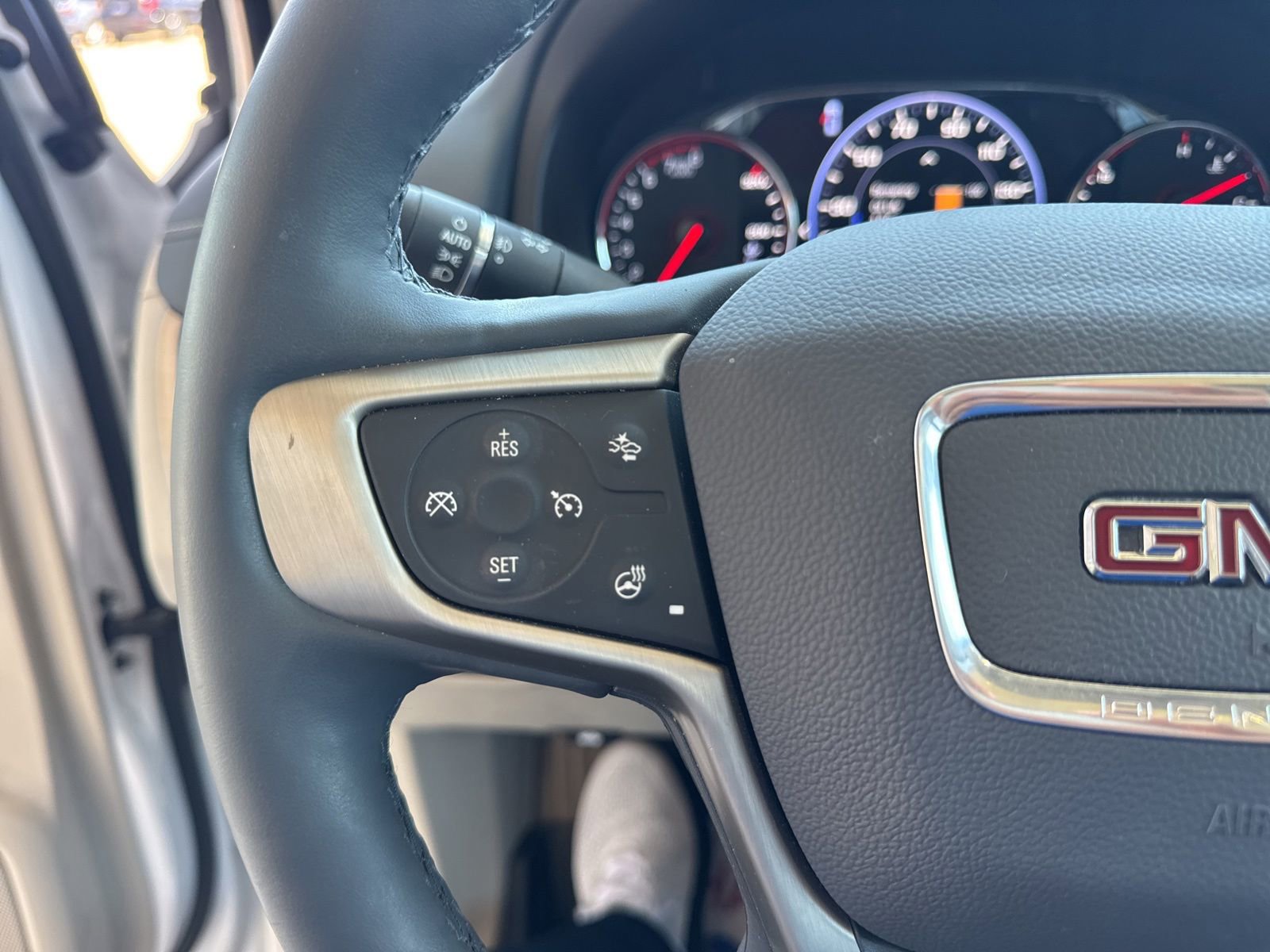 Used 2024 GMC Terrain Denali w/ Denali Premium Package AWD/4WD image 30
