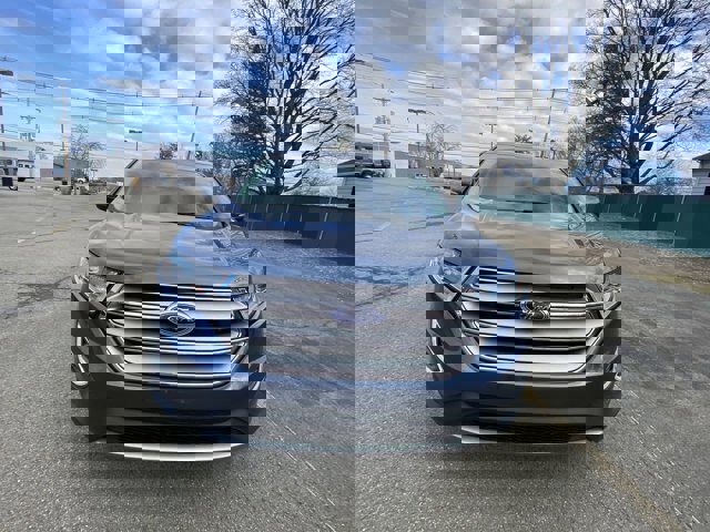 Certified 2018 Ford Edge Titanium image 3