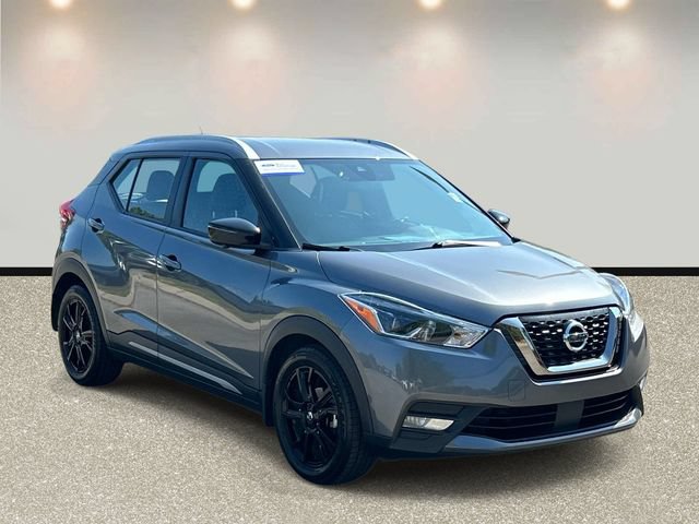 Used 2020 Nissan Kicks SR w/ SR Premium Package FWD image 3