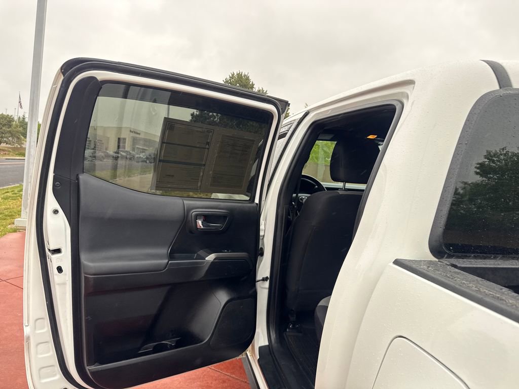 Used 2022 Toyota Tacoma TRD Off-Road AWD/4WD image 17