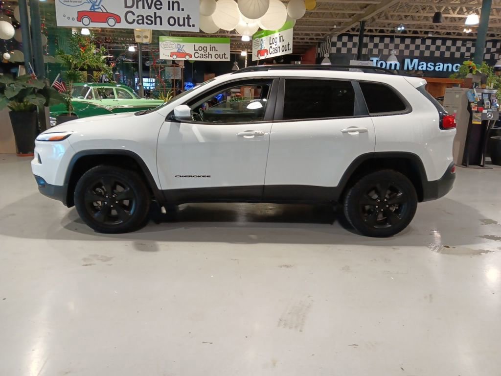 Used 2017 Jeep Cherokee High Altitude image 2