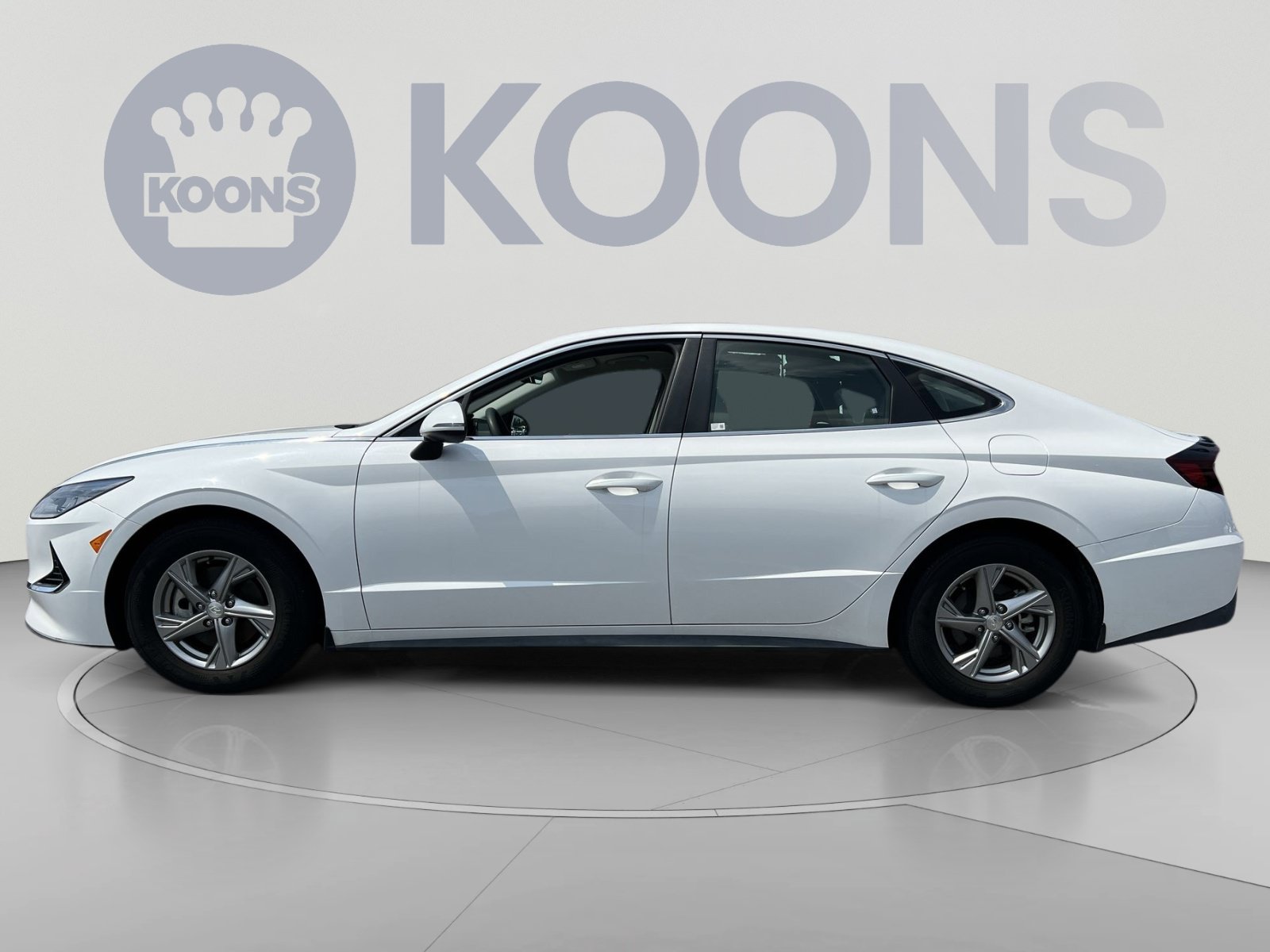 Used 2023 Hyundai Sonata SE w/ Preferred Accessory Package FWD image 2