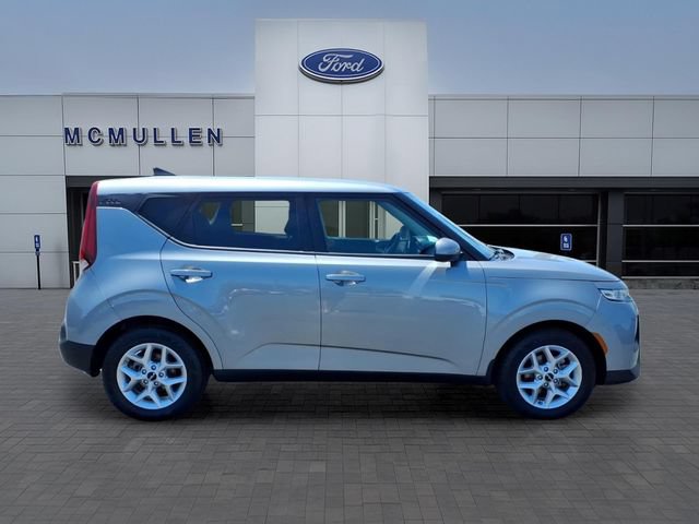 Used 2022 Kia Soul LX w/ Technology Package FWD image 4