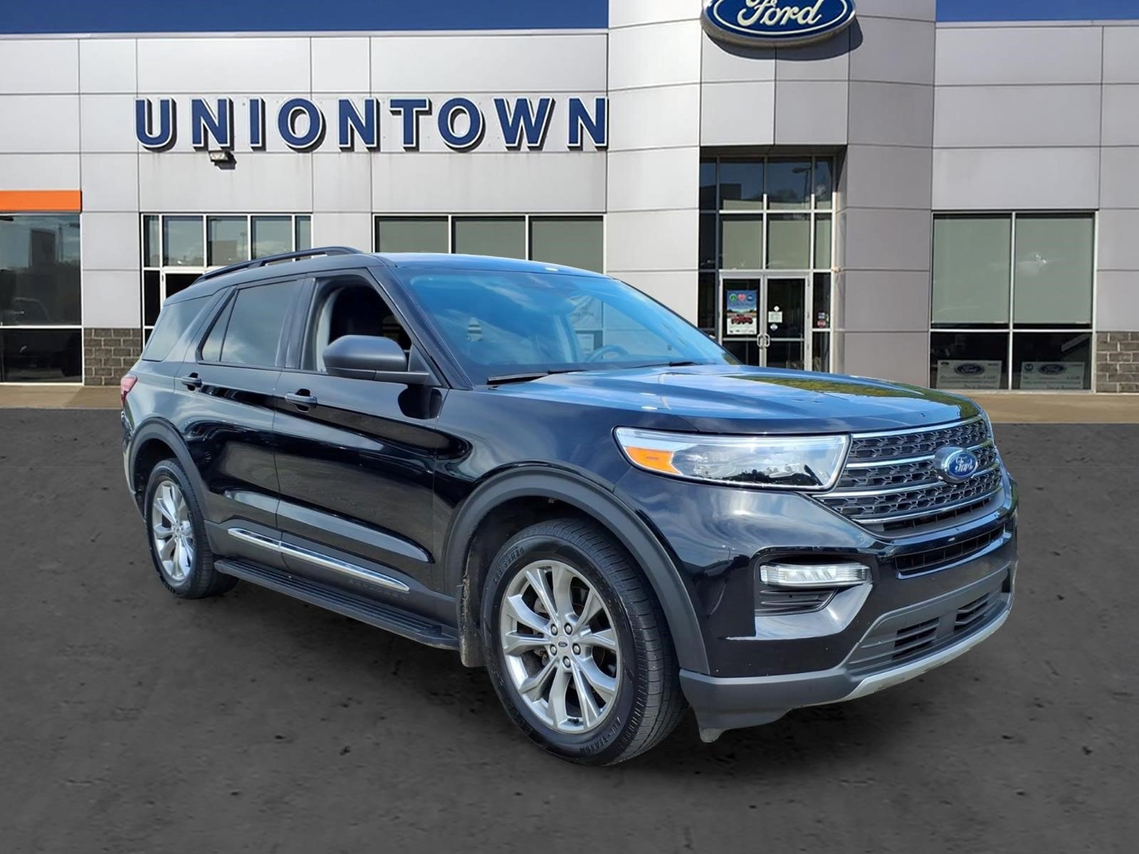 Certified 2023 Ford Explorer XLT w/ Equipment Group 202A AWD/4WD image 1