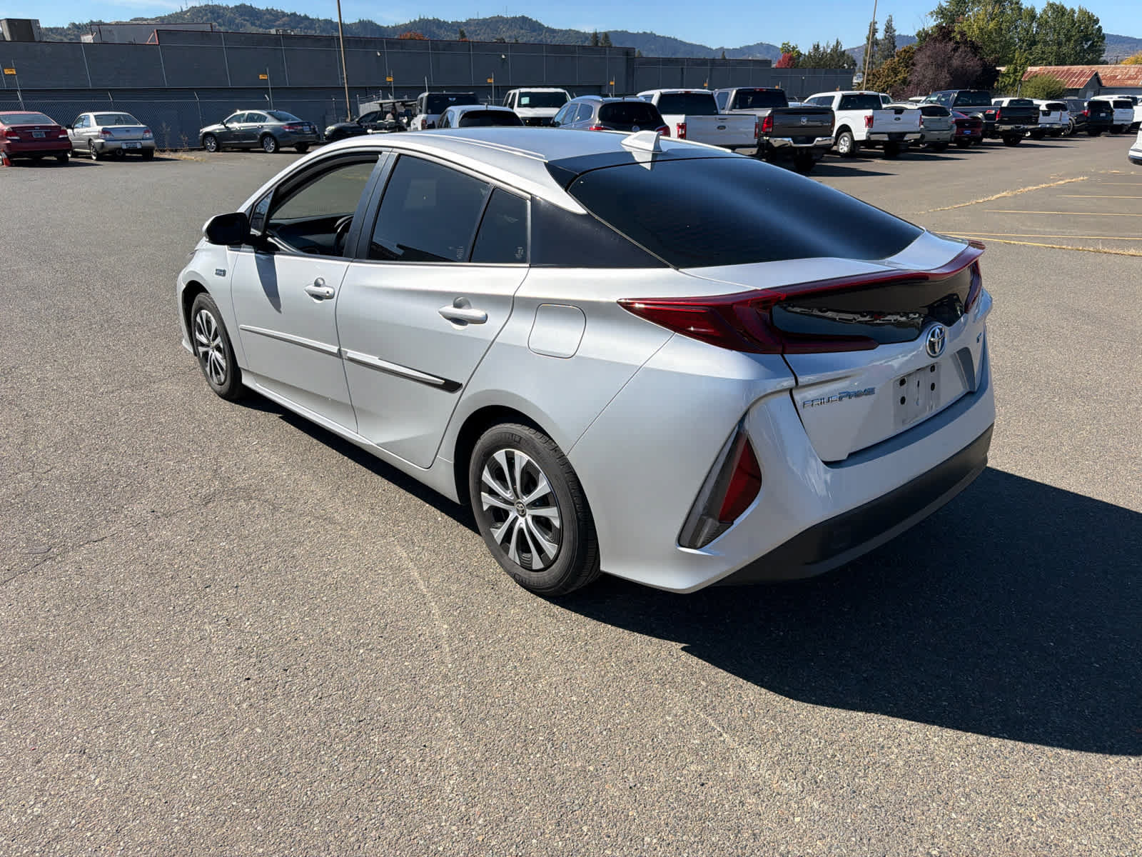 Used 2022 Toyota Prius Prime XLE FWD image 3