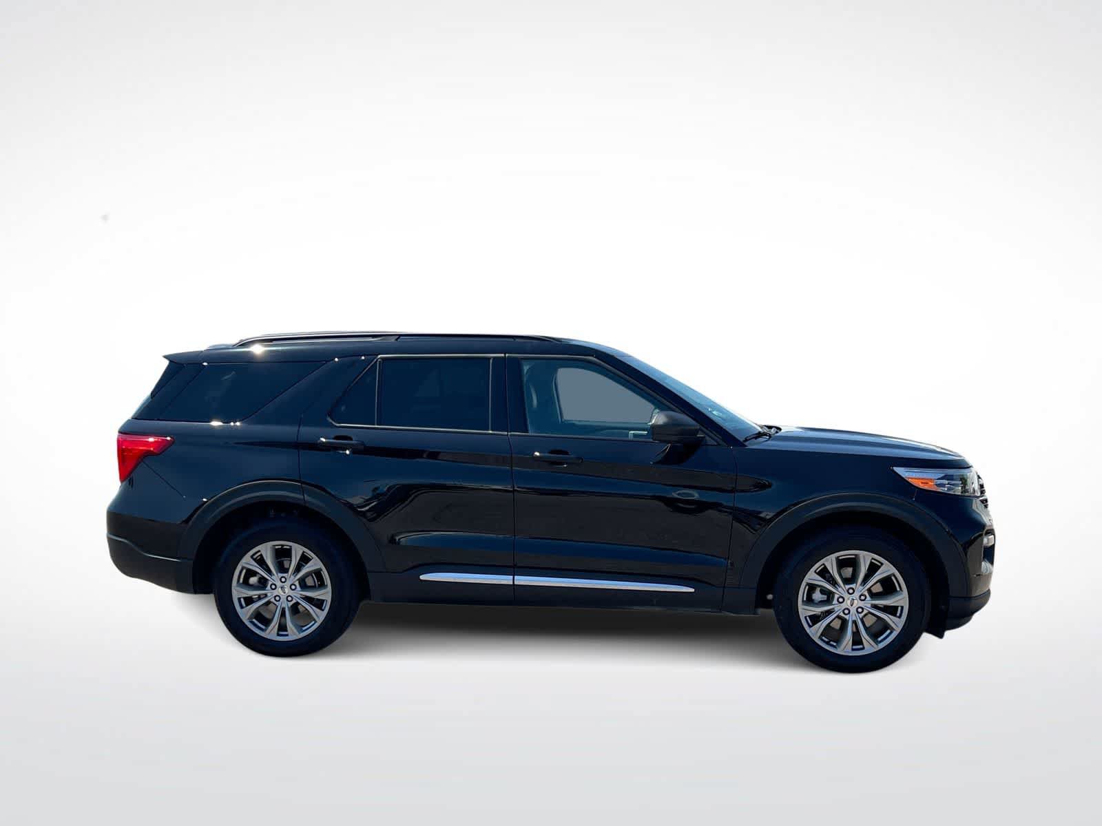 Certified 2023 Ford Explorer XLT w/ Equipment Group 202A AWD/4WD image 9