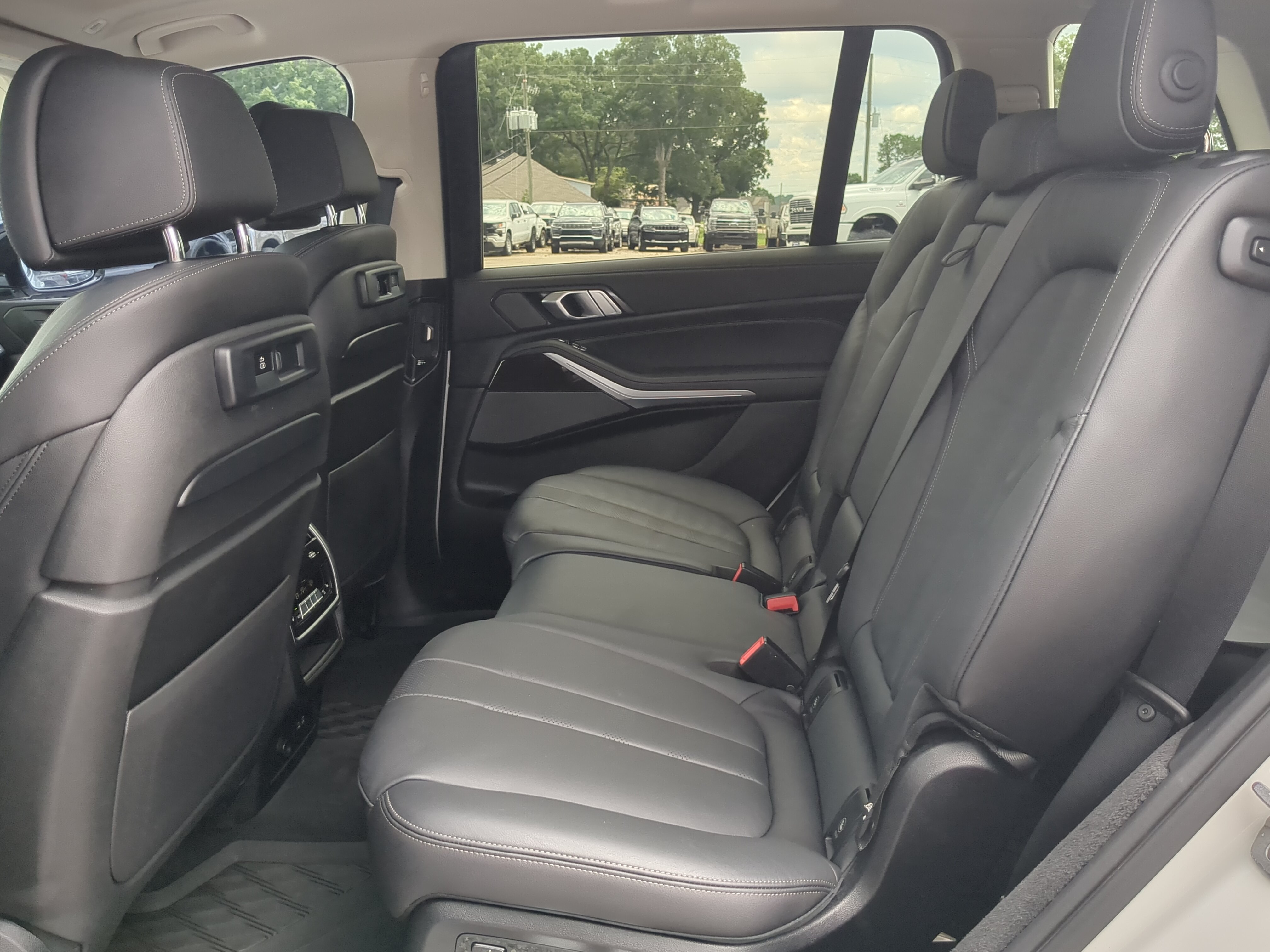 Used 2021 BMW X7 xDrive40i w/ Premium Package AWD/4WD image 12